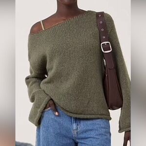 Forest green off the shoulder knit sweater size medium